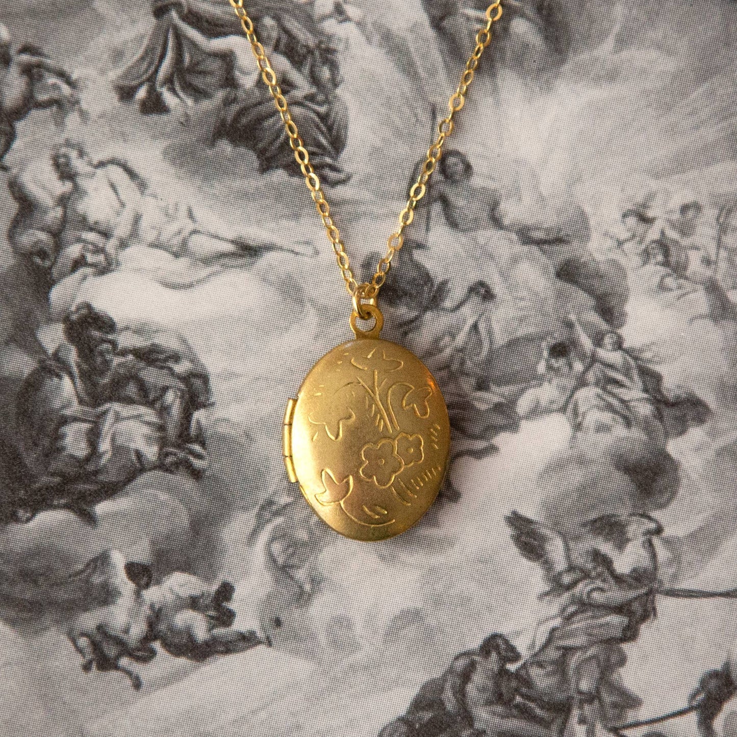 Vintage Medium Oval Locket Necklace (Floral)