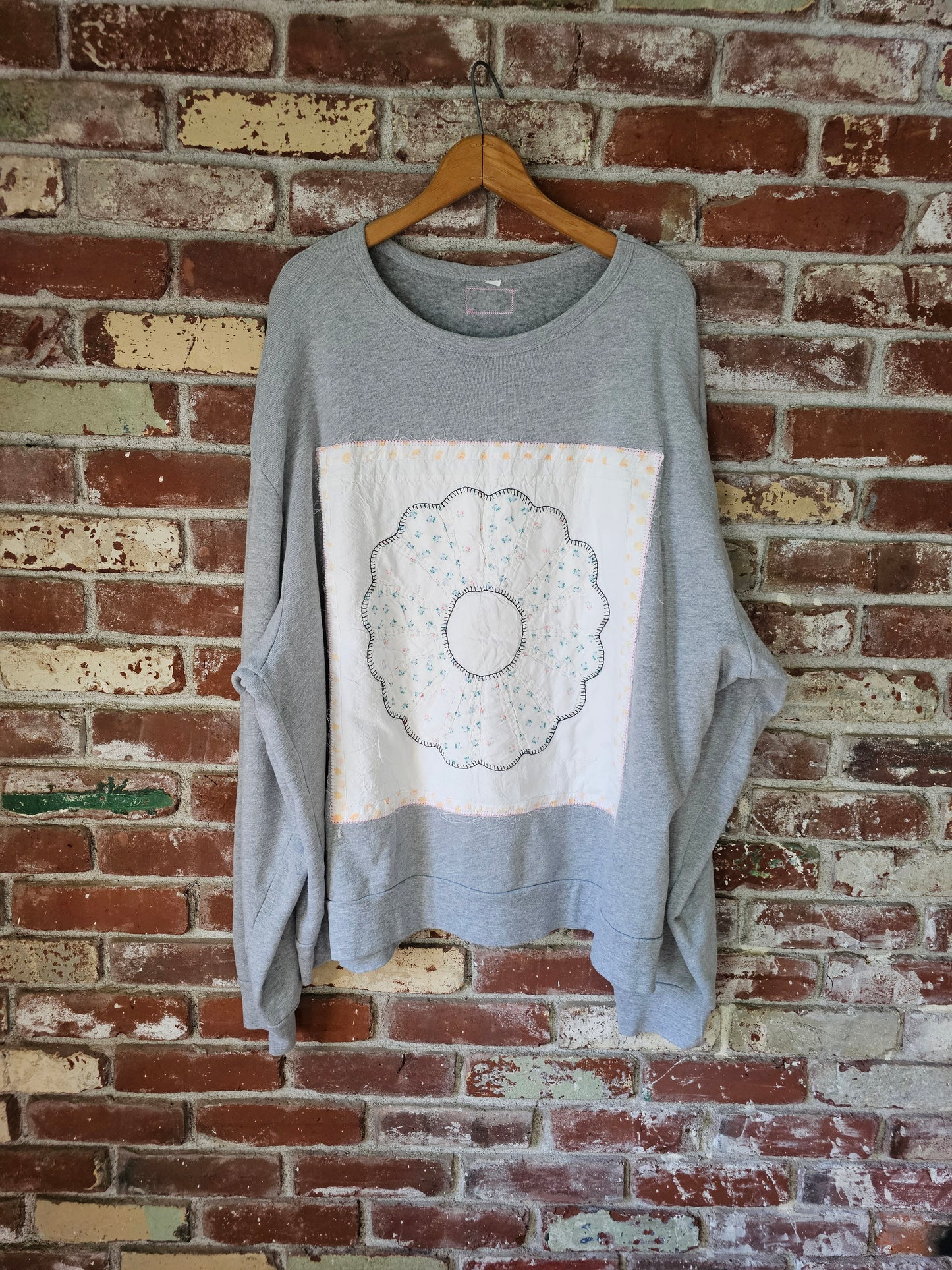 The "Lucky" Crewneck - Gray Crewneck with White Floral Dresden Plate