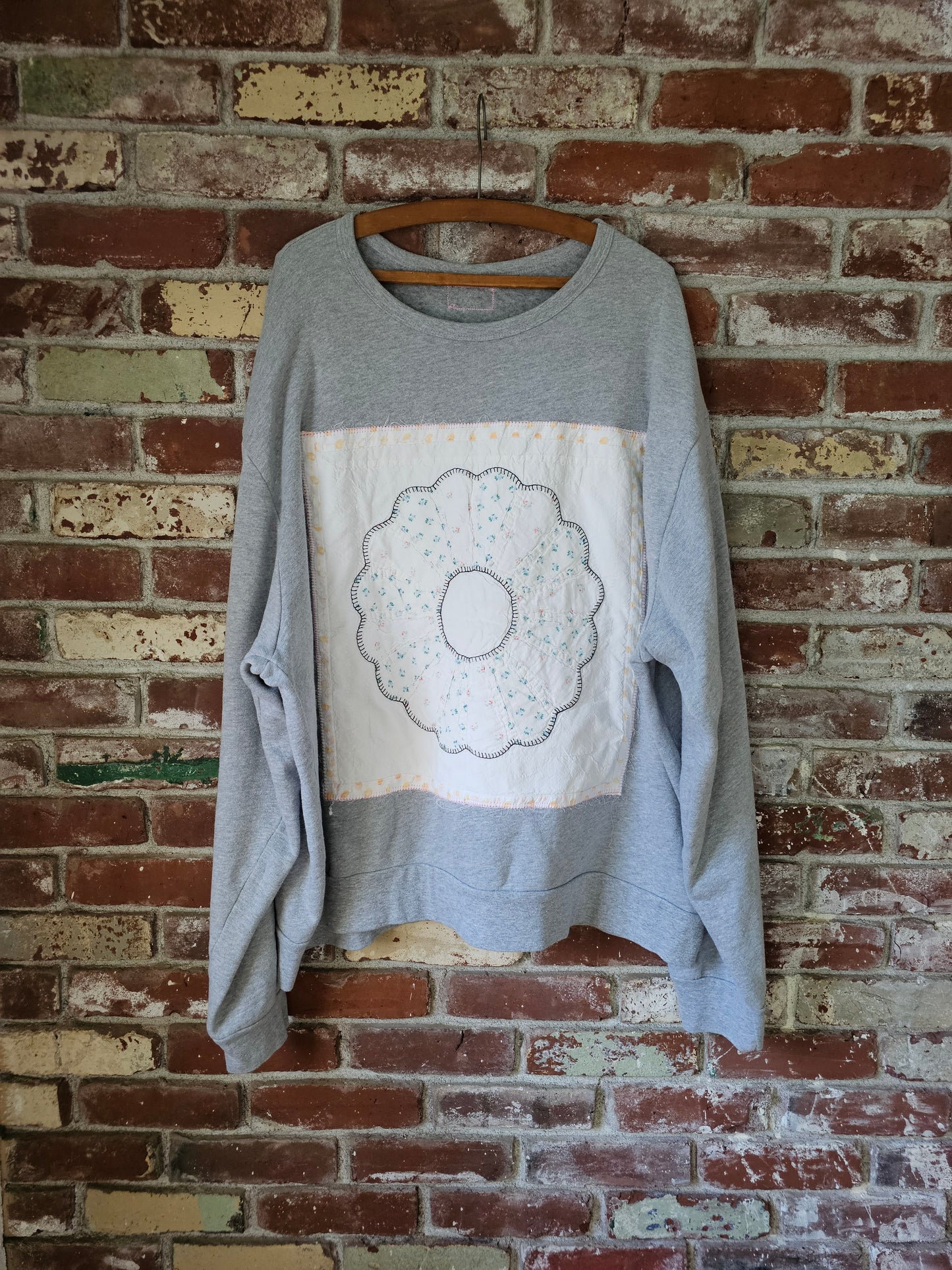 The "Lucky" Crewneck - Gray Crewneck with White Floral Dresden Plate