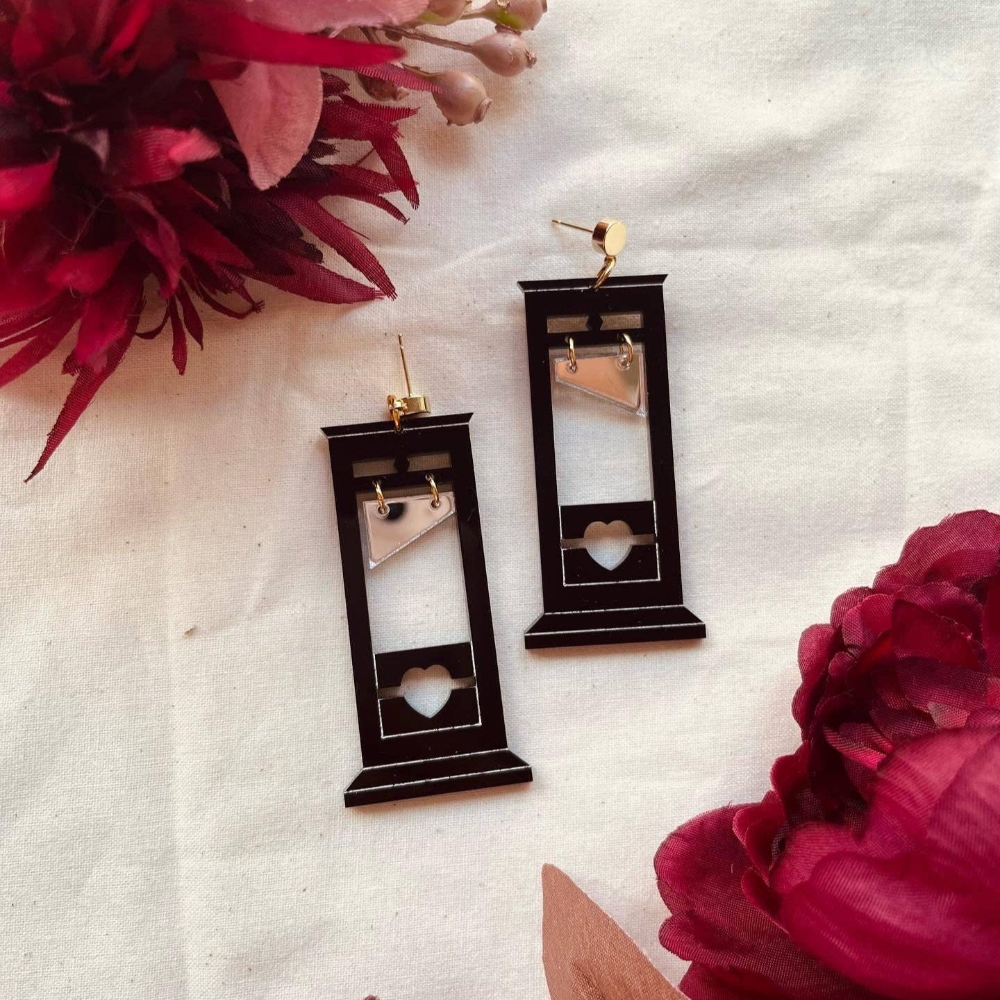 Black-heart Guillotine Earrings