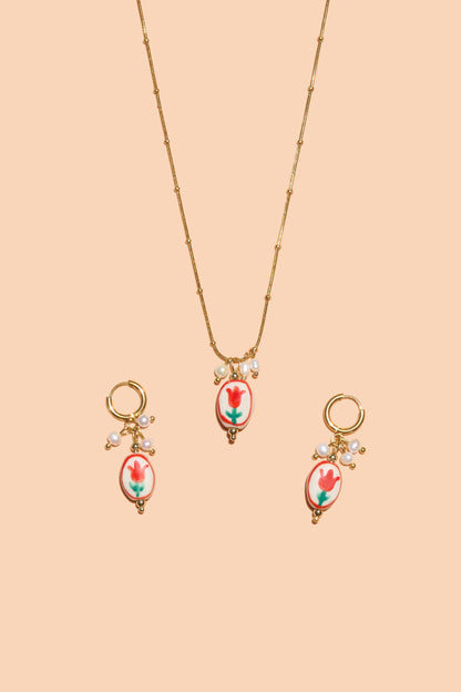 Sweet Tulip Necklace - 18K Gold Plated